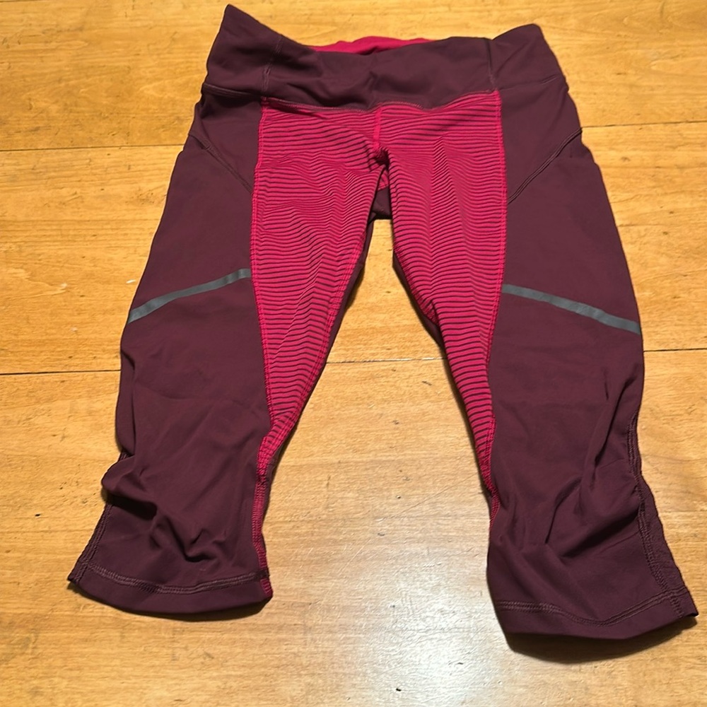 Excellent condition Lululemon size 6 cropped red/burgundy Leggins